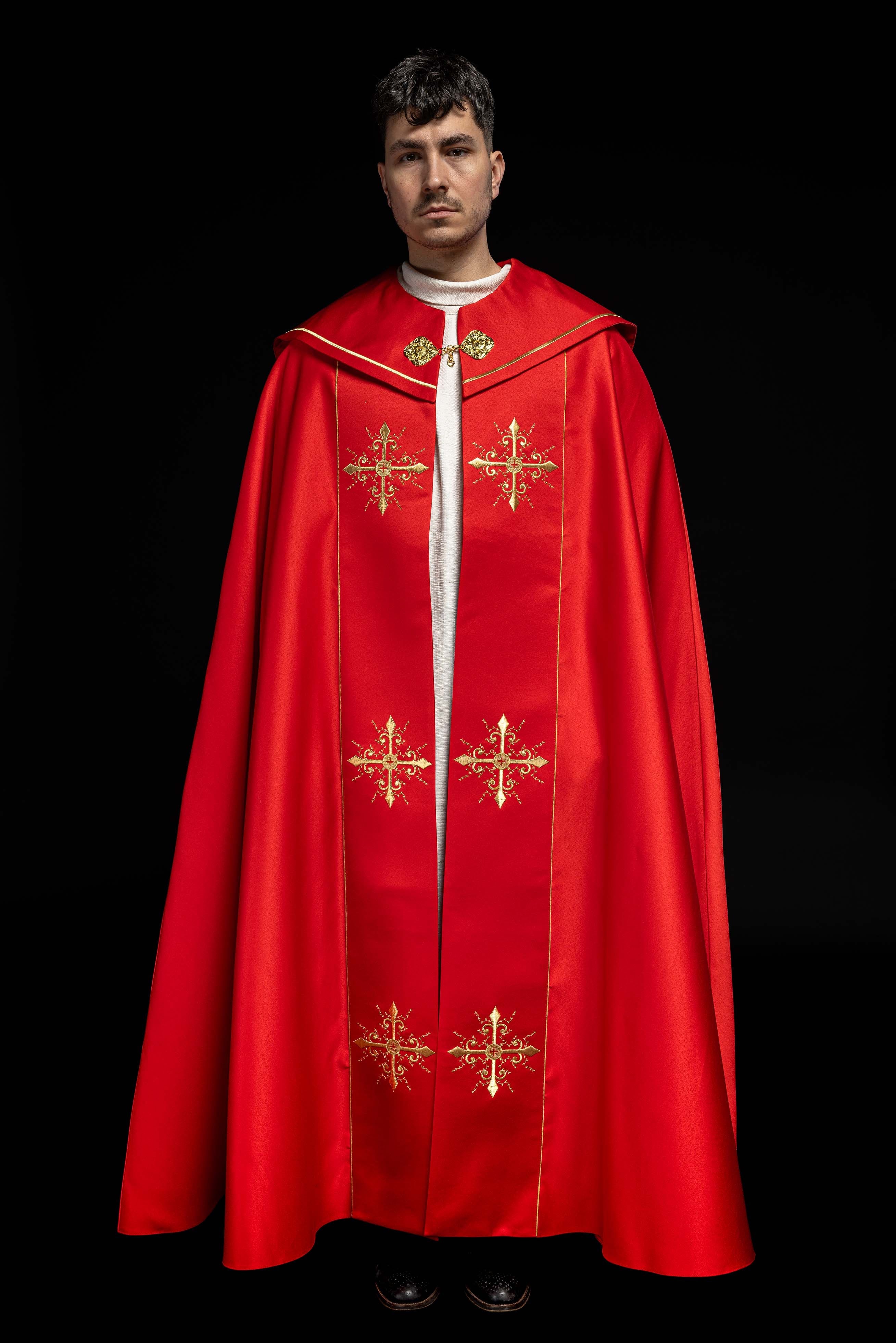 Czerwona kapa liturgiczna z haftem w złote krzyże - ORNATY.PL