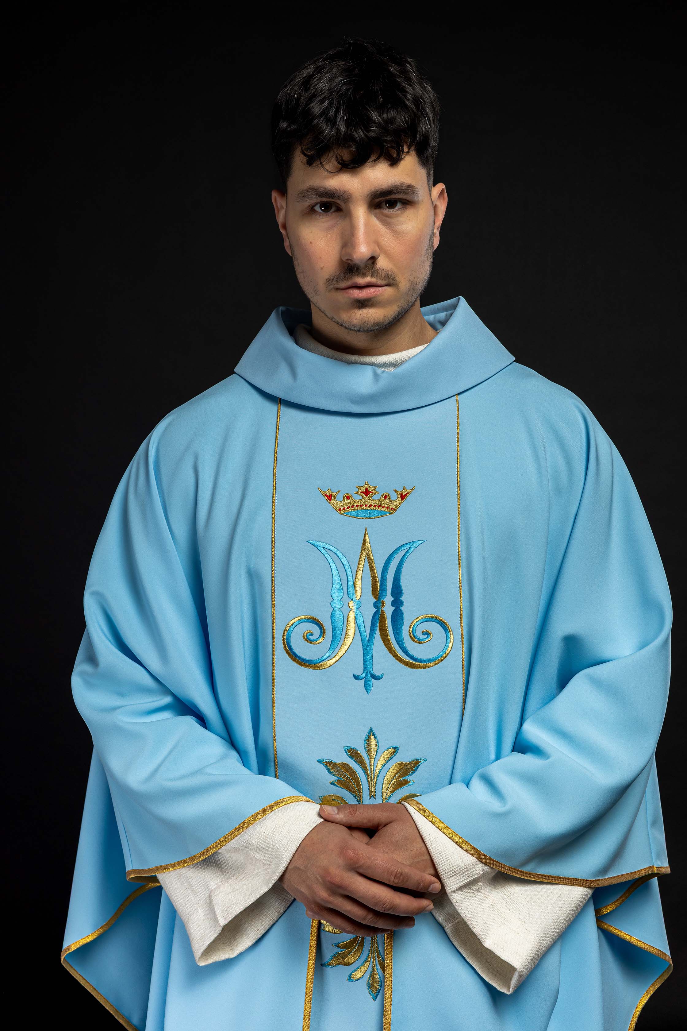 Ornat haftowany z motywem Maryjnym Niebieski - ORNATY.PL