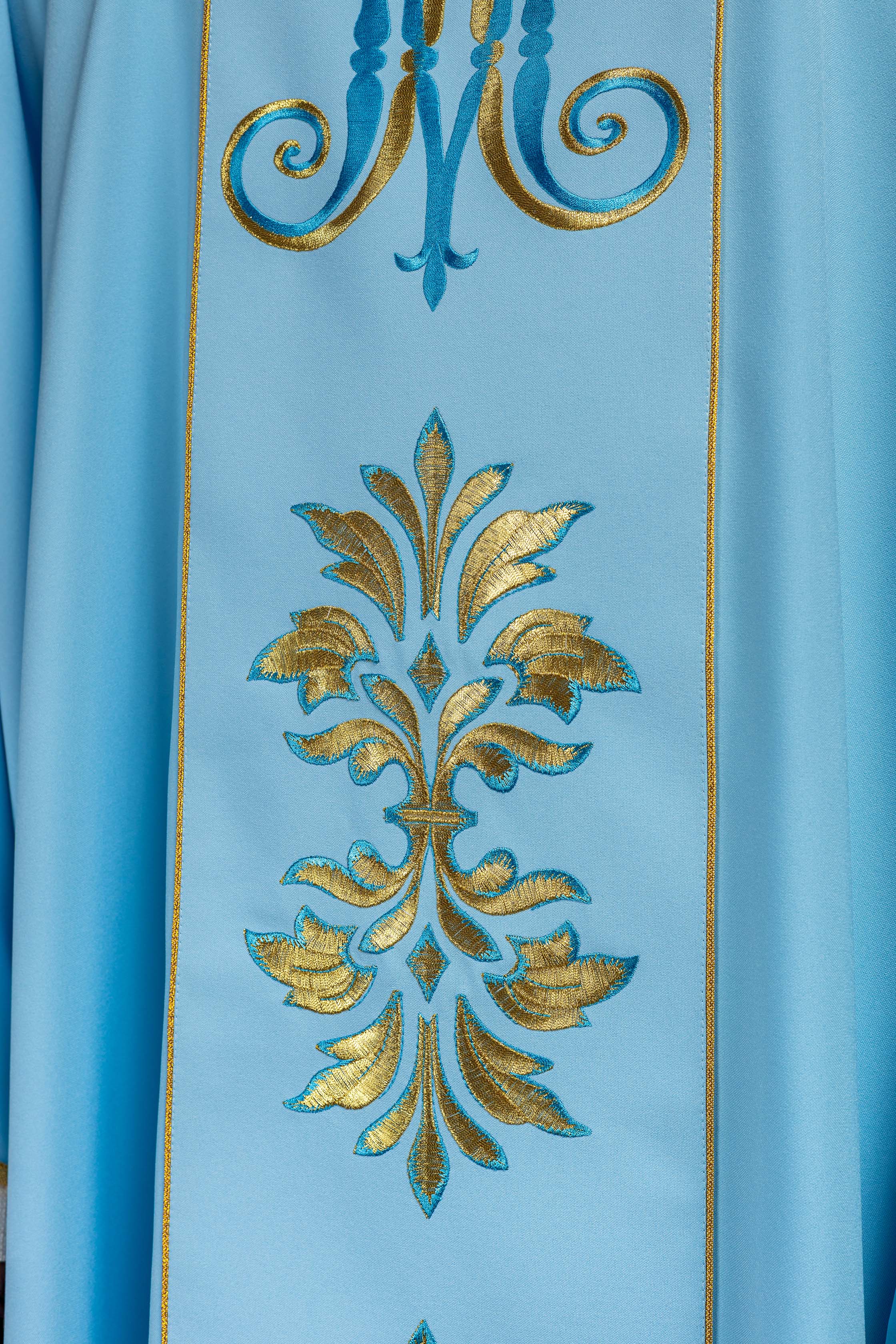 Ornat haftowany z motywem Maryjnym Niebieski - ORNATY.PL
