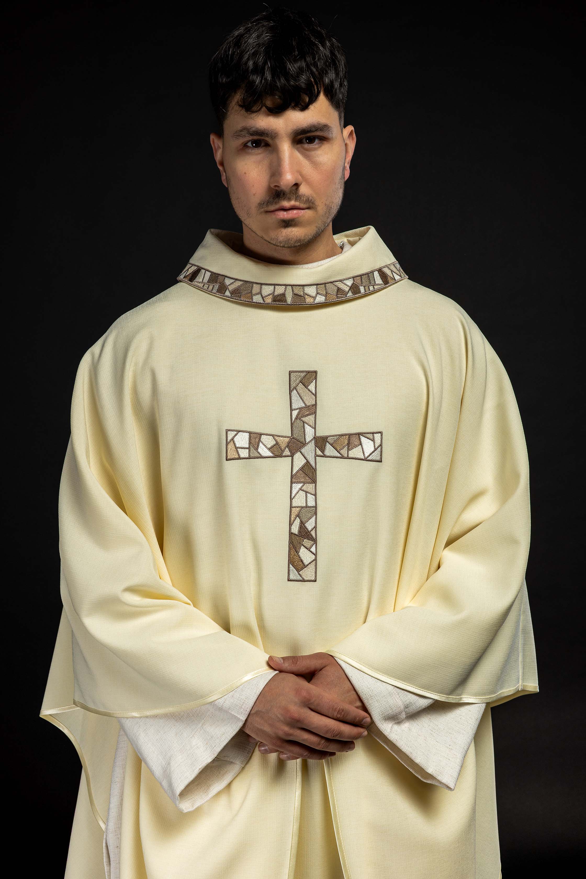 Ornat haftowany Krzyż ecru - ORNATY.PL