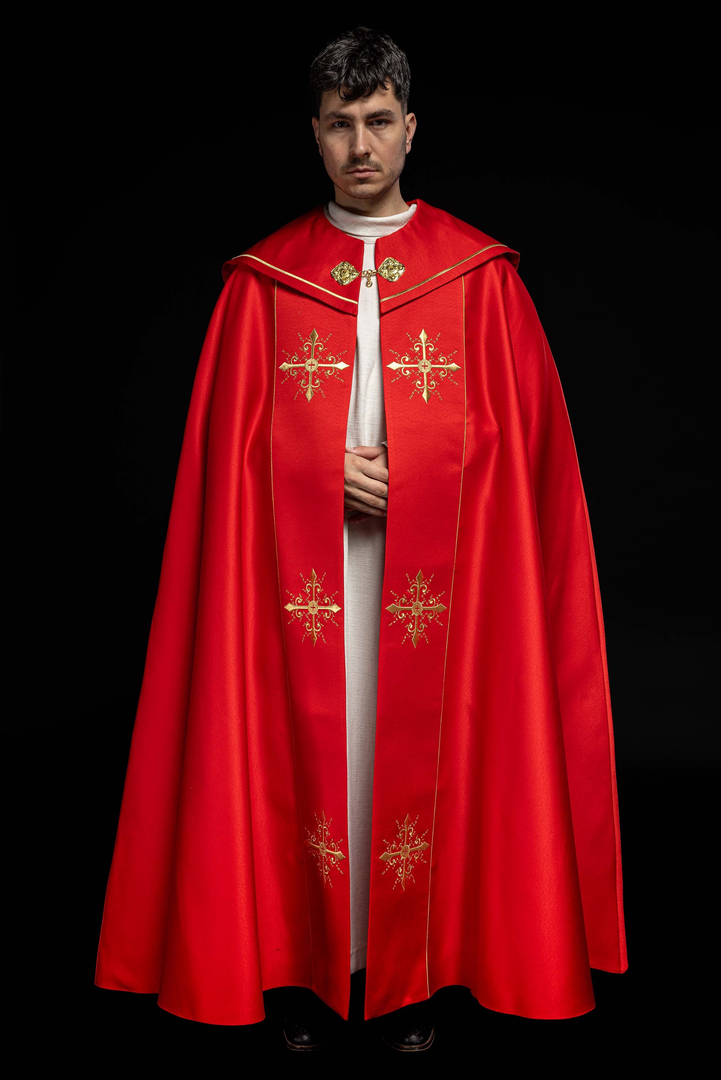 Czerwona kapa liturgiczna z haftem w złote krzyże - ORNATY.PL