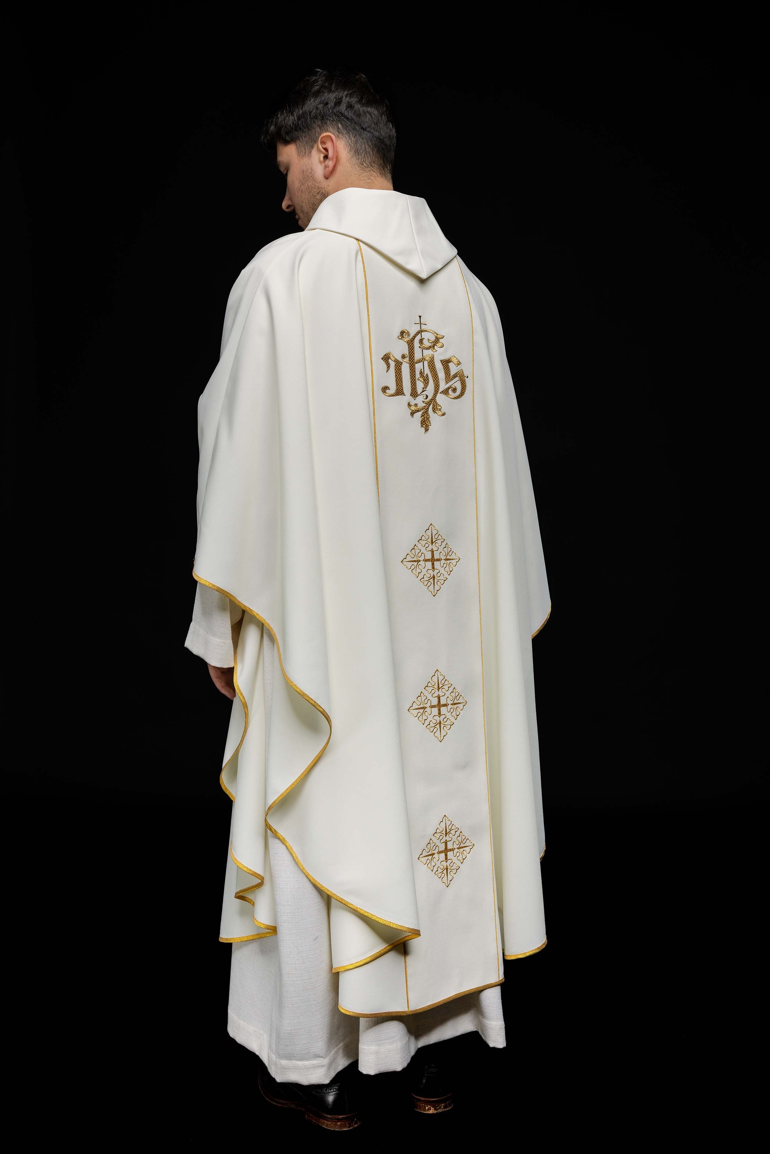 Casulla marfil con bordado Jesús misericordioso