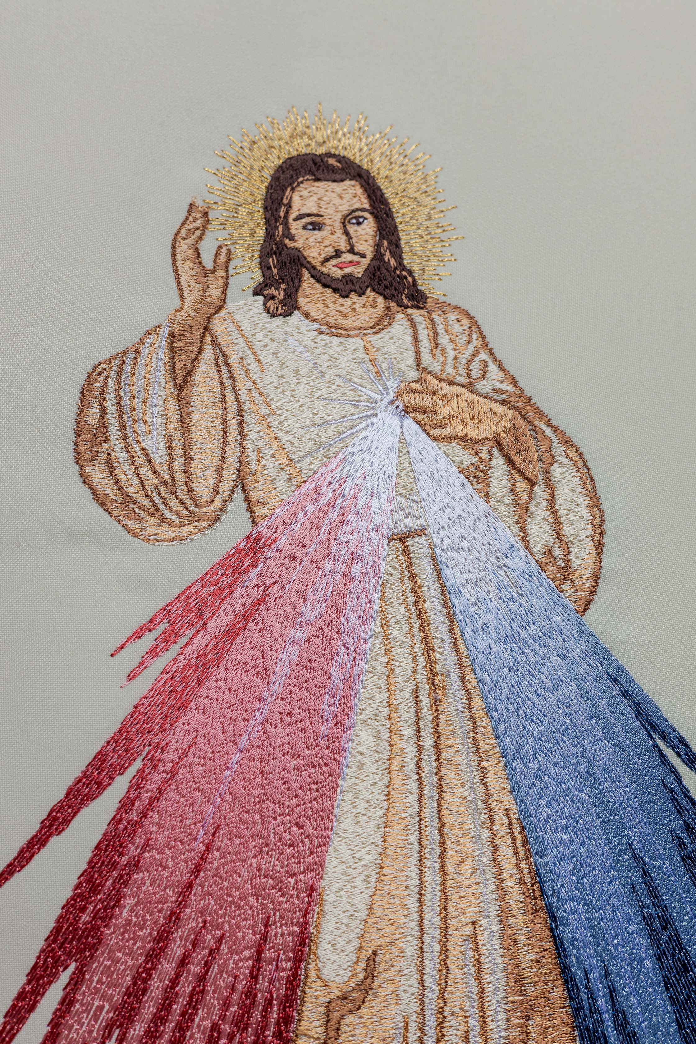 Casulla marfil con bordado Jesús misericordioso