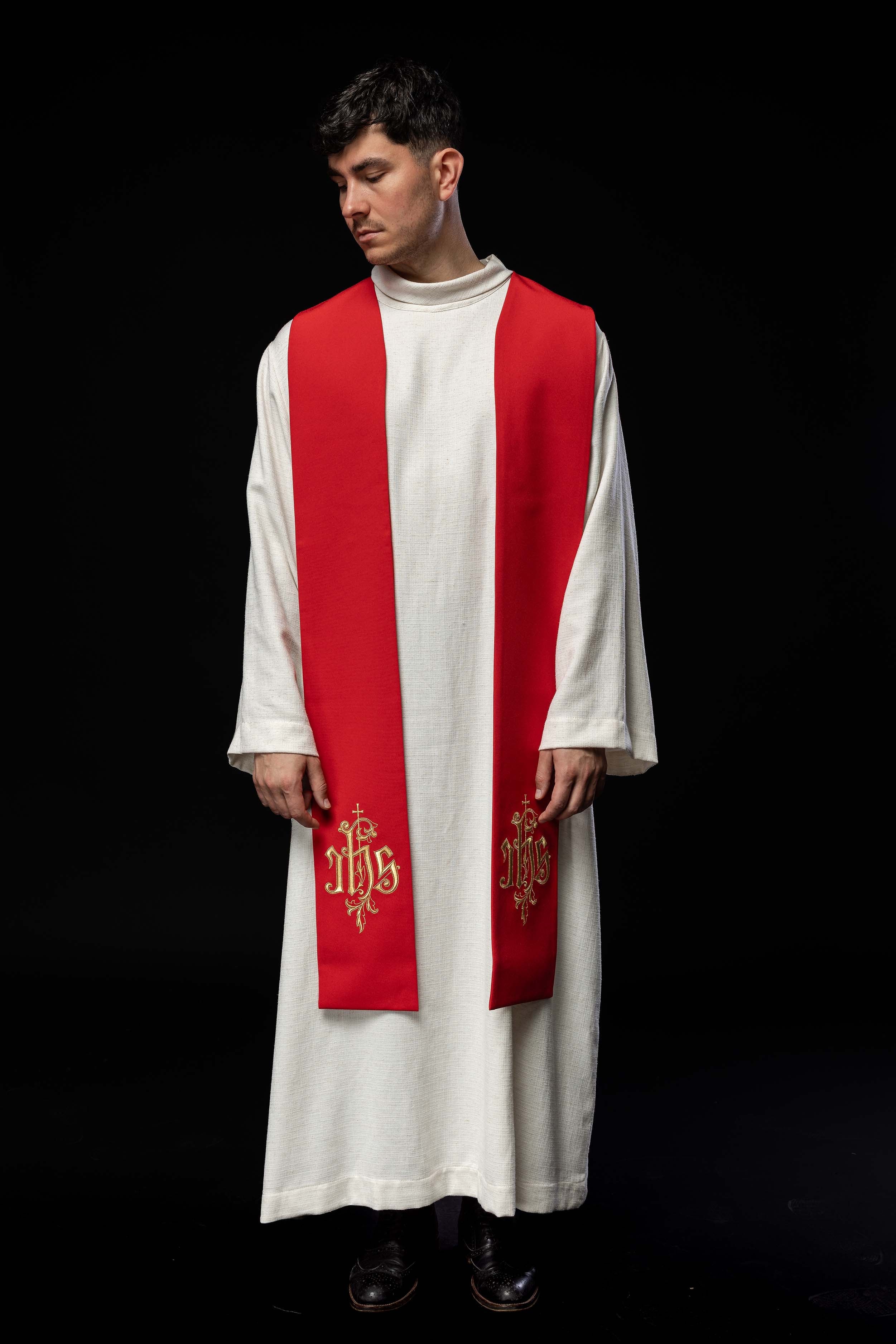 Estola roja con bordado IHS