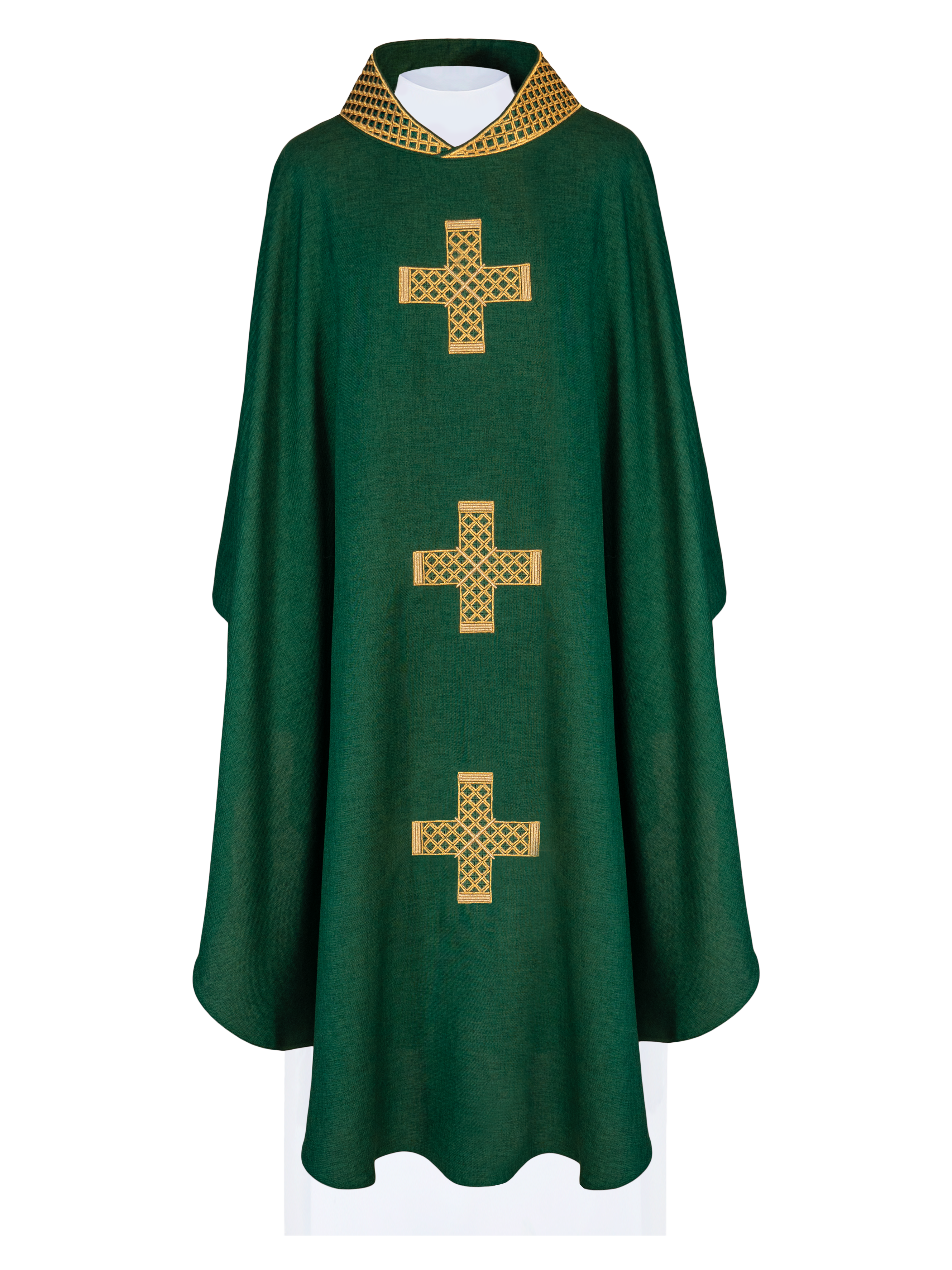 Casulla verde con cruces y cuello bordados en oro