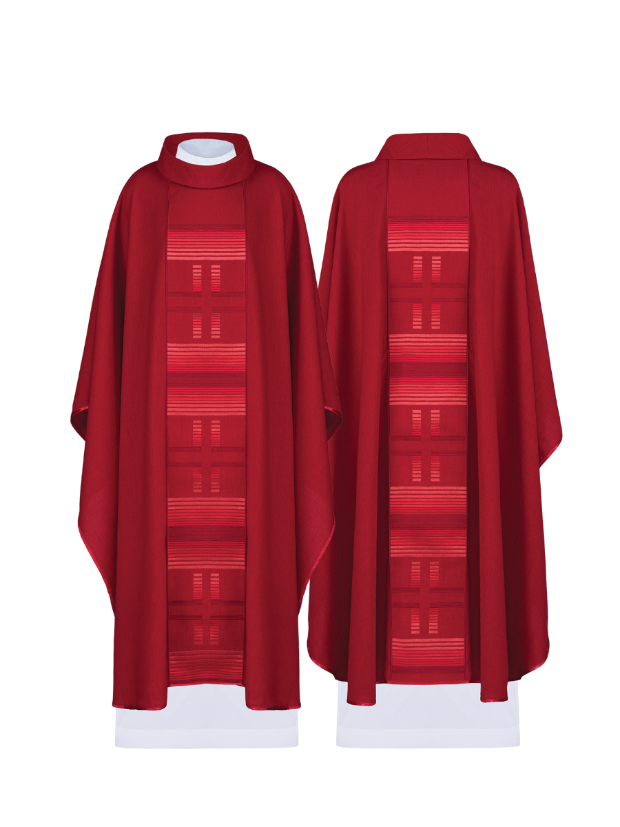 Casulla roja bordada con diseño de cruces rojas