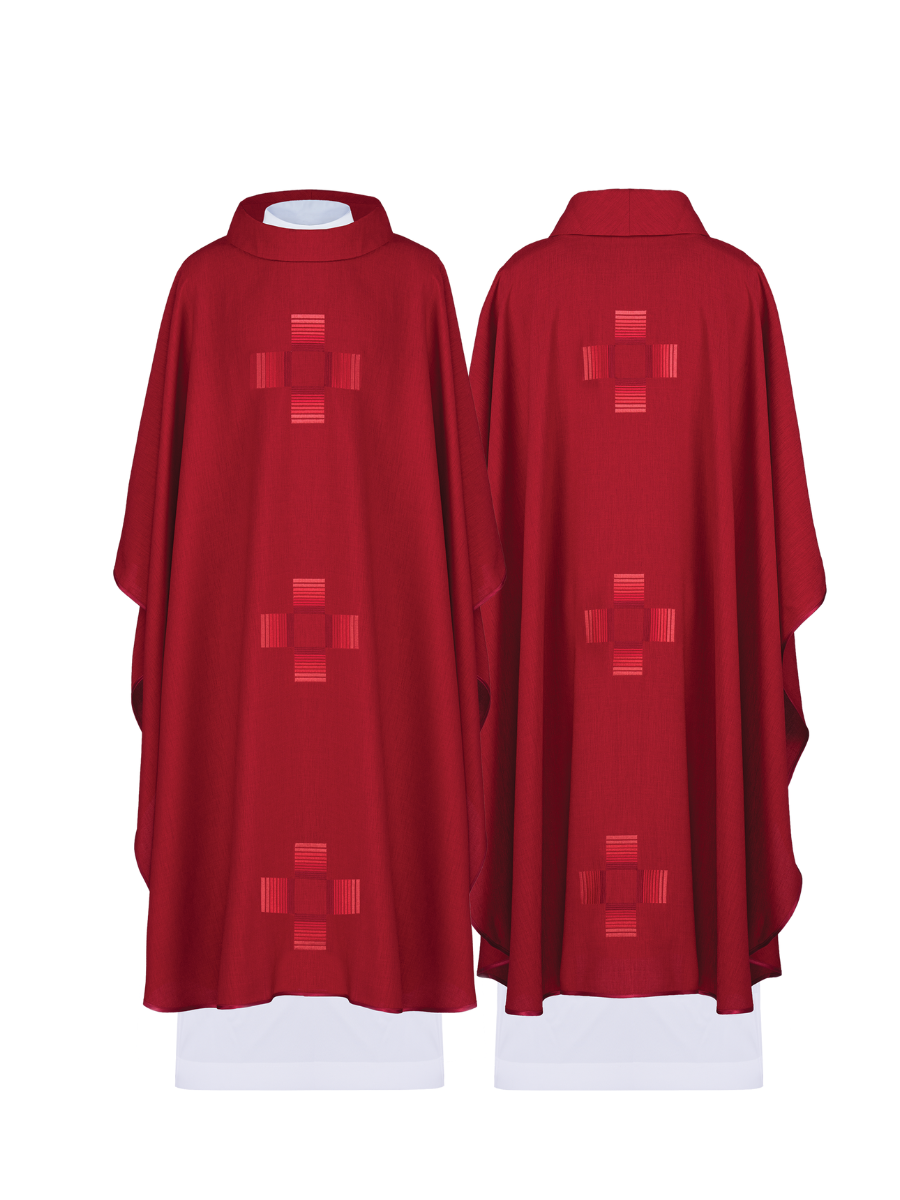 Casulla roja con cruces bordadas