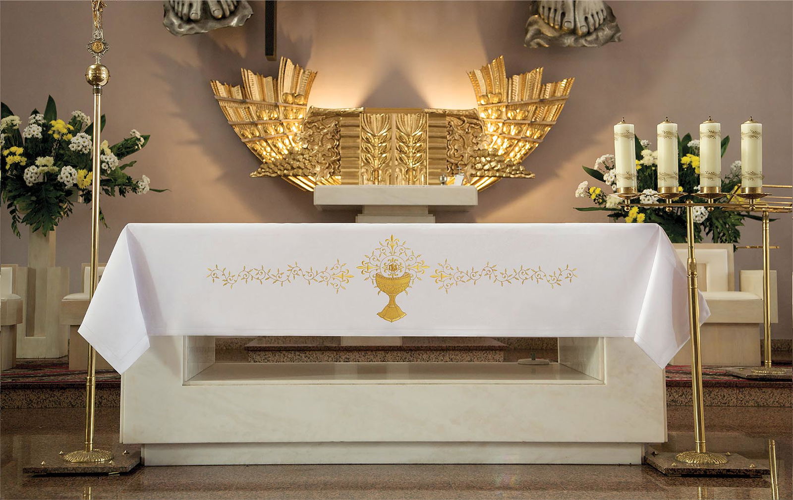 Mantel de altar con bordado frontal dorado de cáliz con hostia